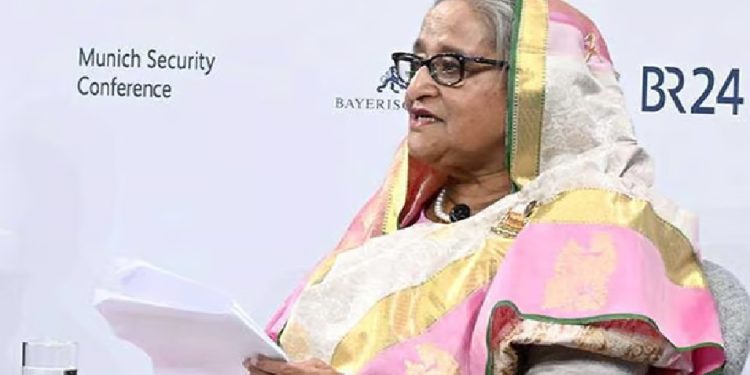 অস্ত্র প্রতিযোগিতা বন্ধ করে সেই অর্থ জলবায়ু তহবিলে দেওয়ার জন্য বিশ্বনেতাদের প্রতি আহ্বান জানিয়েছেন প্রধানমন্ত্রী