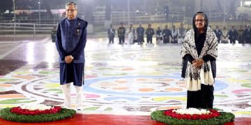 ভাষা শহীদদের প্রতি রাষ্ট্রপতি মো. সাহাবুদ্দিন ও প্রধানমন্ত্রী শেখ হাসিনার শ্রদ্ধা নিবেদন