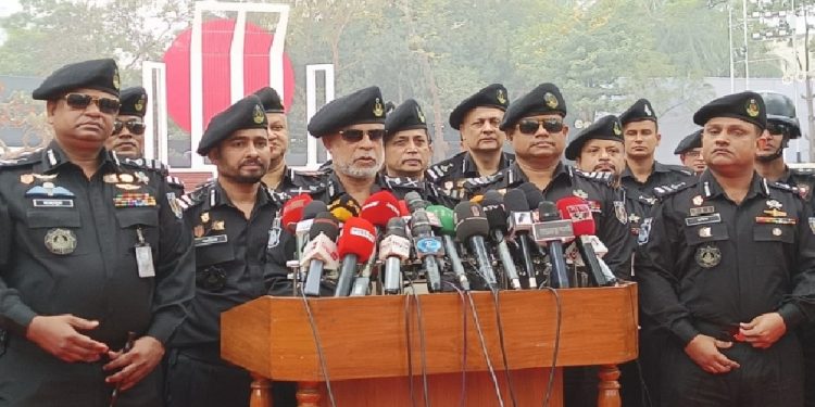 কেন্দ্রীয় শহীদ মিনারে কোনো হুমকি নেই: র‍্যাব ডিজি
