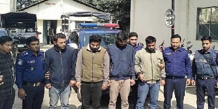 সংঘবদ্ধ ধর্ষণের অভিযোগে গ্রেপ্তার জাবির ৪ ছাত্রের ৩ দিনের রিমান্ড