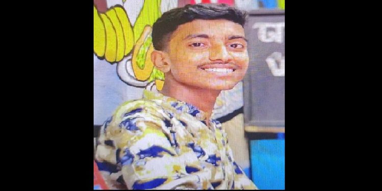 দনিয়া এলাকায় বন্ধুদের সঙ্গে ঘুরতে গিয়ে এক শিক্ষার্থীর রহস্যজনক মৃত্যু