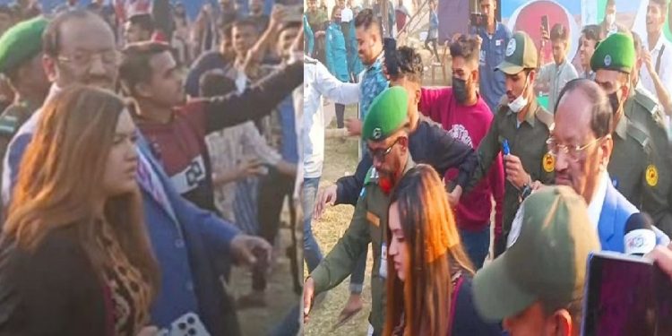বইমেলায় যাওয়ার পরিবেশটা বাংলা একাডেমির নিশ্চিত করা উচিত: মুশতাক