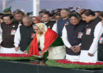 বঙ্গবন্ধুর প্রতিকৃতিতে শ্রদ্ধা জানিয়েছেন প্রধানমন্ত্রী শেখ হাসিনা
