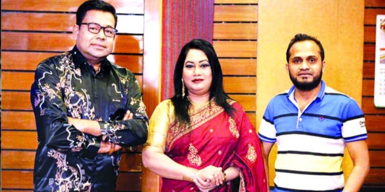 এই প্রথম মনির খানের সঙ্গে ডুয়েট গান গাইলেন কণ্ঠশিল্পী শাহীন রহমান