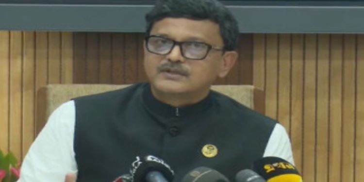 নাবিকদের আমরা সুস্থ ও স্বাভাবিকভাবে দেশে ফিরিয়ে আনবোই: নৌপরিবহন প্রতিমন্ত্রী