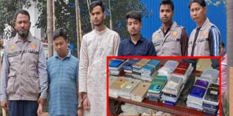 দেশেই বিভিন্ন নামি-দামি ব্যান্ডের নকল মোবাইল ফোন বানিয়ে অনলাইন ও কুরিয়ার সার্ভিসে বিক্রি