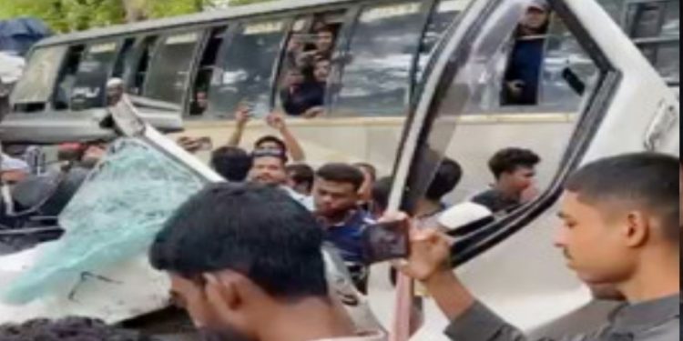 গোপালগঞ্জের মুকসুদপুরে বাস-মাইক্রোবাস সংঘর্ষে নিহত – ৫