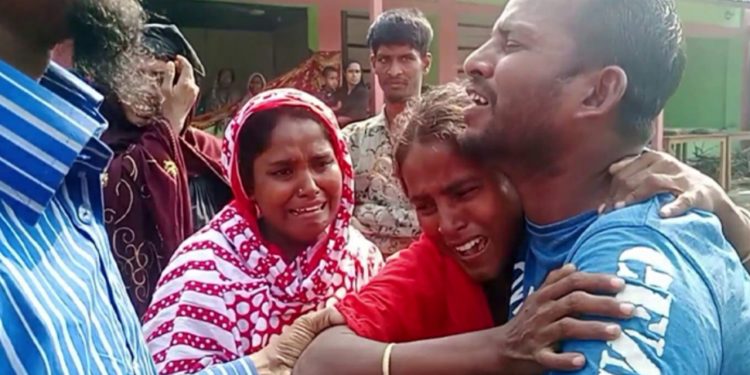 শ্যালিকার সাথে পরকীয়া, দুলাভাইকে কুপিয়ে হত্যা করলো শ্যালকরা