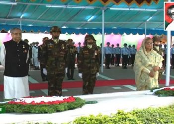 টুঙ্গিপাড়ায় বঙ্গবন্ধু শেখ মুজিবুর রহমানের সমাধিতে রাষ্ট্রপতি ও প্রধানমন্ত্রীর শ্রদ্ধা