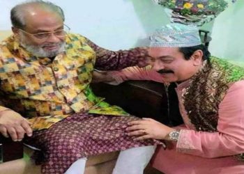 জি এম কাদেরের পা ছুঁয়ে সালাম করলেন বহিষ্কৃত মহাসচিব রাঙ্গা