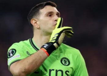 এমিলিয়ানো মার্টিনেজের বীরত্বে সেমিফাইনালে অ্যাস্টন ভিলা