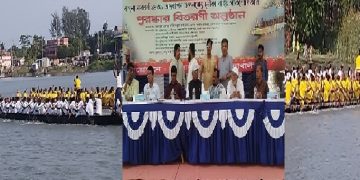 পটুয়াখালীতে অনুষ্ঠিত হয়েছে বাংলার ঐতিহ্য নৌকা বাইচ