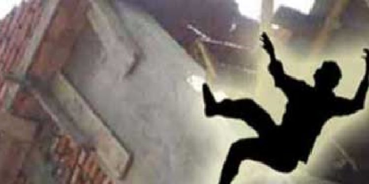 নির্মানাধীন ভবনের ছয় তলা থেকে পড়ে নির্মাণ শ্রমিকের মৃত্যু