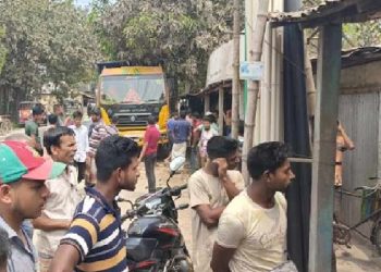 হাতীবান্ধায় ট্রাকের ধাক্কায় শালি-দুলাভাই নিহত