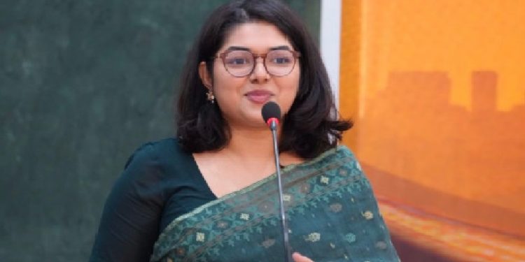 গরম কমাতে বের হয়ে আসলেন হিট অফিসার বুশরা আফরিন,দিলেন পরামর্শ