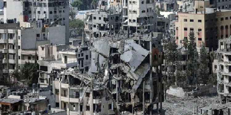 গাজায় ধ্বংসস্তূপের নিচে পচছে হাজার হাজার মরদেহ