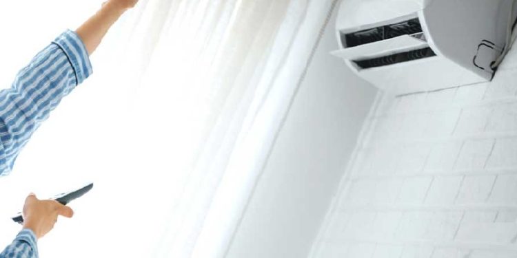 এসির লাইন দিতে গিয়ে বিদ্যুৎস্পৃষ্ট হয়ে নারীর মৃত্যু