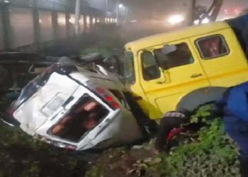 ট্রাক-প্রাইভেটকার মুখোমুখি সংঘর্ষ, নিহত ৫