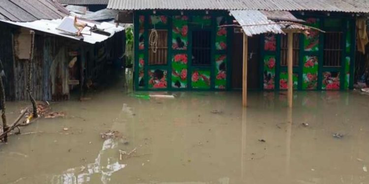 ঘূর্ণিঝড়ের রেশ কাটতে না কাটতেই দেশের ৬ জেলায় বন্যার আভাস