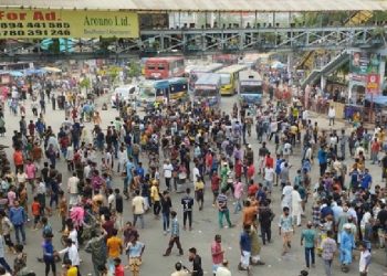 অটোরিকশা বন্ধের সিদ্ধান্ত প্রত্যাহারের দাবিতে সড়ক অবরোধ