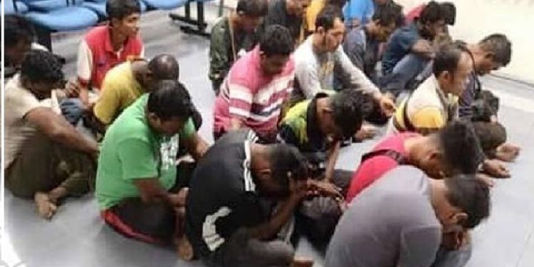মালয়েশিয়ায় ১০ বাংলাদেশিসহ আটক-৩০