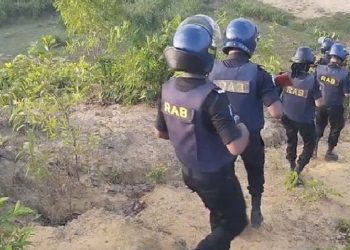 আরসার আস্তানায় অভিযান, অস্ত্র-গ্রেনেডসহ উখিয়ায় গ্রেফতার-২