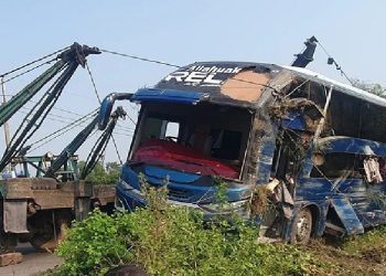 চৌদ্দগ্রামে বাস খাদে পড়ে নিহত- ৫, আহত- ১৫