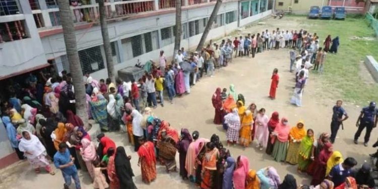 ভোট দিতে গিয়ে লাইনে দাঁড়ানো অবস্থায় ভোটারের মৃত্যু