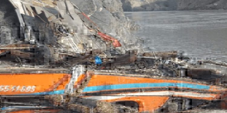 পাকিস্তানে যাত্রীবাহী বাস উল্টে নিহত- ২০