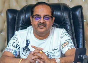 মনোয়ার হোসেন ডিপজলের দায়িত্ব পালনে নিষেধাজ্ঞা