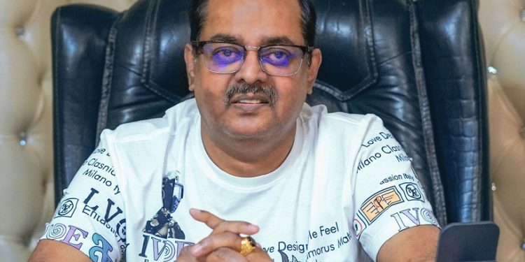 মনোয়ার হোসেন ডিপজলের দায়িত্ব পালনে নিষেধাজ্ঞা