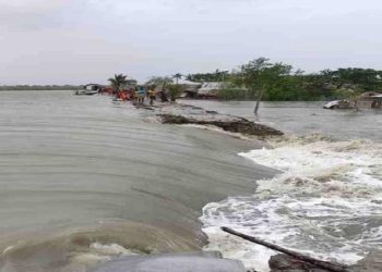 অস্বাভাবিক জোয়ার সৃষ্ট জলোচ্ছ্বাসের তাণ্ডবে কলাপাড়ায় জেলের মৃত্যু