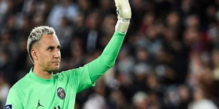 ফুটবলকে বিদায় বললেন কোস্টারিকার গোলরক্ষক কেইলর নাভাস