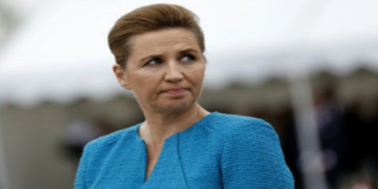 এবার প্রকাশ্যে ডেনিস প্রধানমন্ত্রীর ওপর হামলা