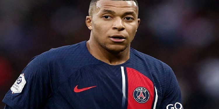 সব জল্পনা-কল্পনার অবসান ঘটিয়ে অবশেষে রিয়াল মাদ্রিদে যোগ দিচ্ছেন কিলিয়ান এমবাপ্পে