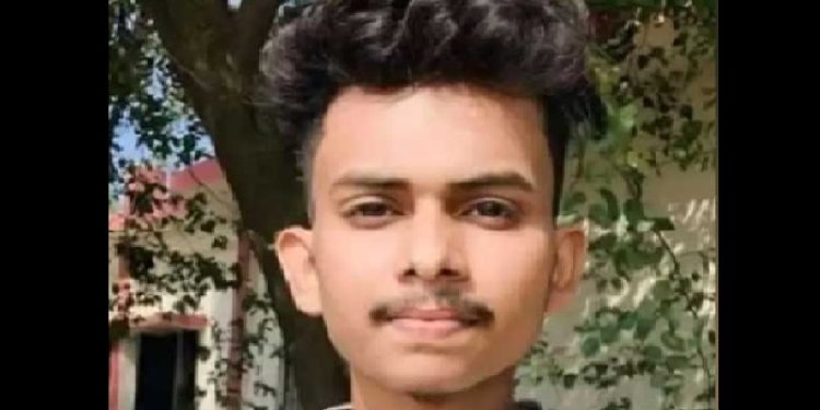 ‘‘তুমি টের পাবে-আমার মতো ভালোবাসা কেউ দিতে পারে নাই তোমাকে” কলেজ ছাত্রের আত্মহত্যা