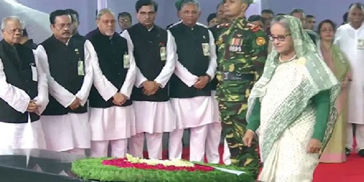 ৭৫তম প্রতিষ্ঠাবার্ষিকী উপলক্ষে বঙ্গবন্ধুর প্রতিকৃতিতে প্রধানমন্ত্রী শেখ হাসিনার শ্রদ্ধা