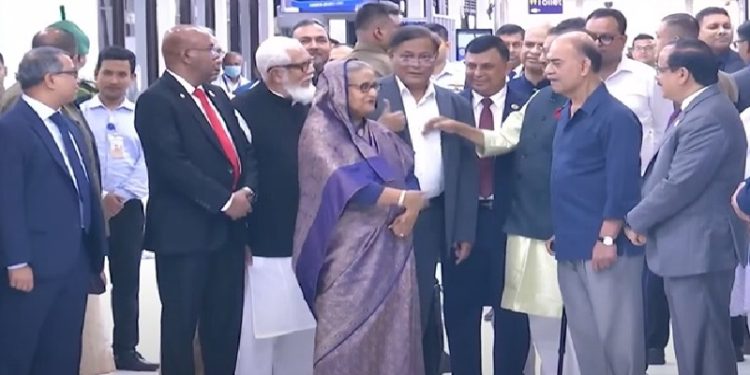 ঢাকায় ফিরেছেন প্রধানমন্ত্রী শেখ হাসিনা