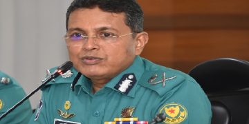 ট্রাফিক আইন মেনে সবাইকে সচেতন হওয়ার আহ্বান জানিয়েছেন ডিএমপি কমিশনার