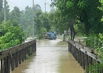 সাজেকে পাহাড়ি ঢলে আটকা পড়েছেন ৭ শতাধিক পর্যটক