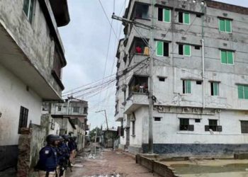 নারায়ণগঞ্জের রূপগঞ্জে জঙ্গি আস্তানা সন্দেহে চারতলা বাড়ি ঘেরাও