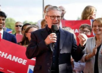 যুক্তরাজ্যের সাধারণ নির্বাচনে লেবার পার্টির নিরঙ্কুশ জয়, প্রধানমন্ত্রী হচ্ছেন স্টারমার