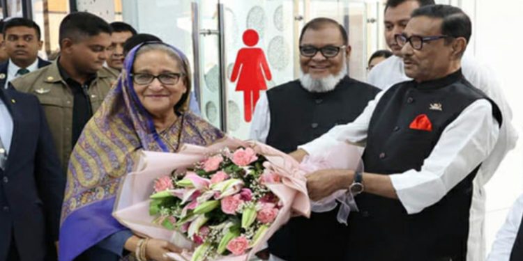 তিনদিনের দ্বিপক্ষীয় সফর শেষে দেশে ফিরেছেন প্রধানমন্ত্রী