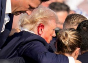 গুলিতে ডান কানের ওপরের অংশে ফুটো হয়ে গেছে বলে জানিয়েছেন ট্রাম্প