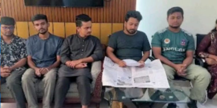 ডিবি অফিস থেকে সব কর্মসূচি প্রত্যাহারের ঘোষণা করলেন কোটা সংস্কার আন্দোলন ৬ সমন্বয়ক