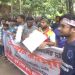 কোটা সংস্কারের দাবিতে শিক্ষার্থীদের সকাল সন্ধ্যা ‘বাংলা ব্লকেড’ কর্মসূচি চলছে