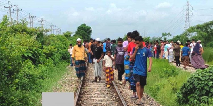 নরসিংদীতে রেললাইনের পাশে ট্রেনে কাটা ছিন্ন-বিচ্ছিন্ন ৫টি মরদেহ
