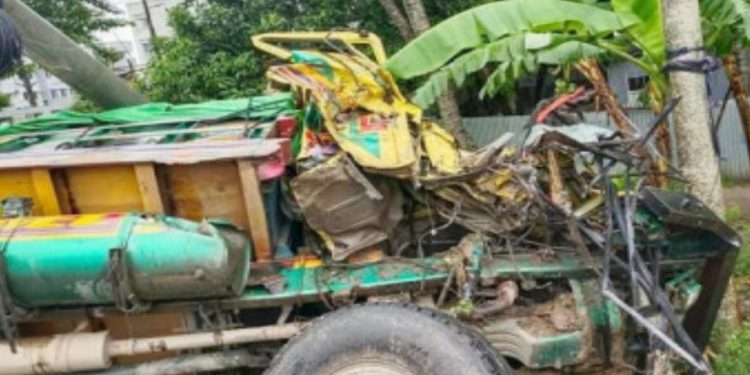 বাস-ট্রাকের মুখোমুখি সংঘর্ষে রাজবাড়ীতে নিহত-১,আহত- ৬