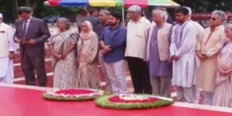 কেন্দ্রীয় শহীদ মিনারে ভাষা শহীদদের প্রতি ড. ইউনূসসহ উপদেষ্টাদের শ্রদ্ধা