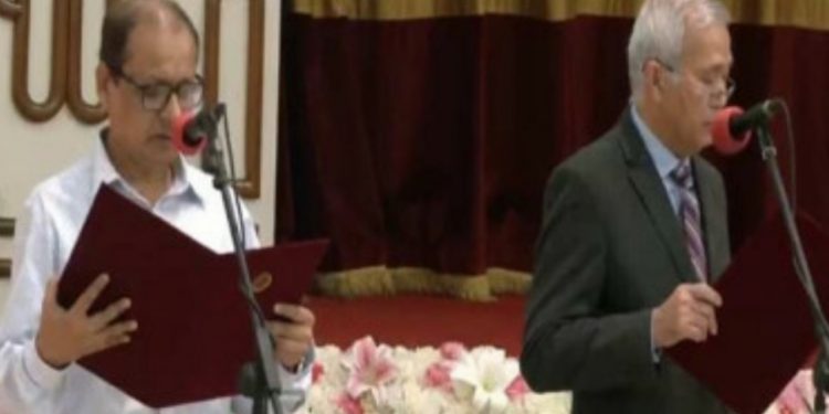 শপথ নিলেন আরও দুই উপদেষ্টা